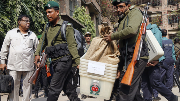 Kettős emberöléssel indult a választás Bangladesben
