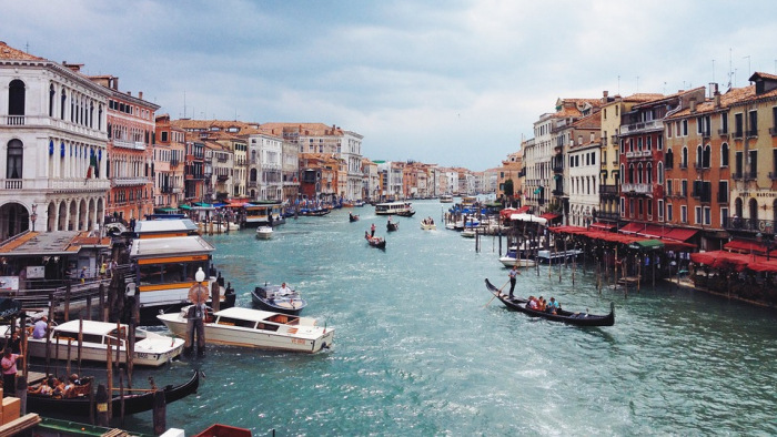 Belépési díj helyett máshogy sarcolják meg a Velencébe érkező turistákat