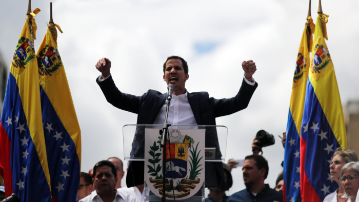 Venezuela sorsa: a külföld előre üzent az új önjelölt elnöknek