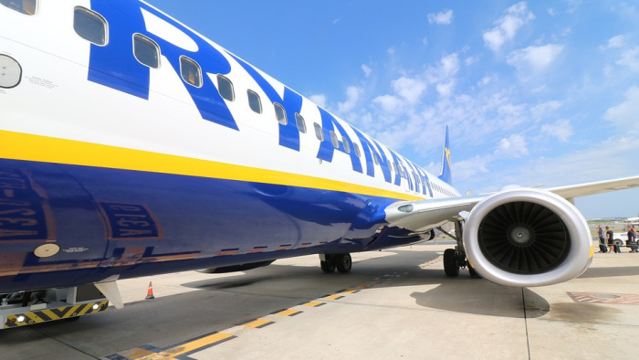 Járattörlések: beadta a derekát a Ryanair