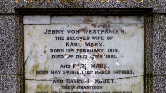 Megrongálták Marx Károly londoni síremlékét