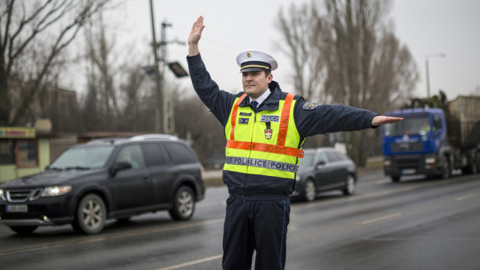 Elképesztő bírságot szedett be a rendőrség egy nap alatt a magyar autósoktól