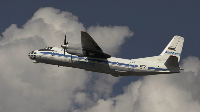 Kecskemétről repül egy orosz felderítőgép Nyugat-Európa fölé