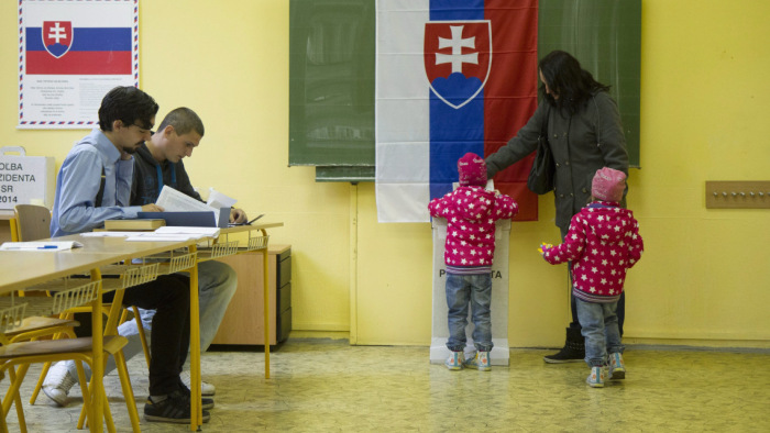 Agresszív férfi tombolt egy szlovákiai választóhelyiségben