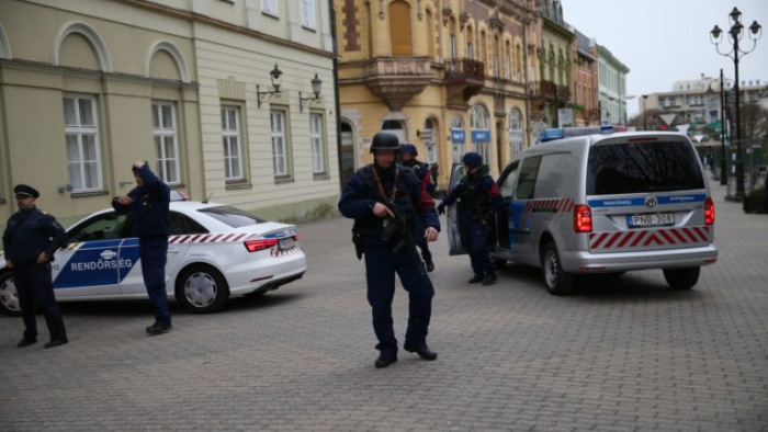 Kommandósok lepték el Kaposvár belvárosát