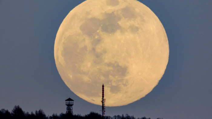 Hihetetlen együttállás: rendkívüli lesz a Hold péntek 13-án