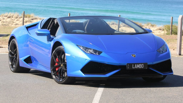 Vajna Tímea eladja Lamborghini Huracan Spyder gépkocsiját