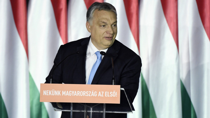 A Fidesz aláírásokat gyűjt Orbán Viktor hétpontos akciótervének támogatására