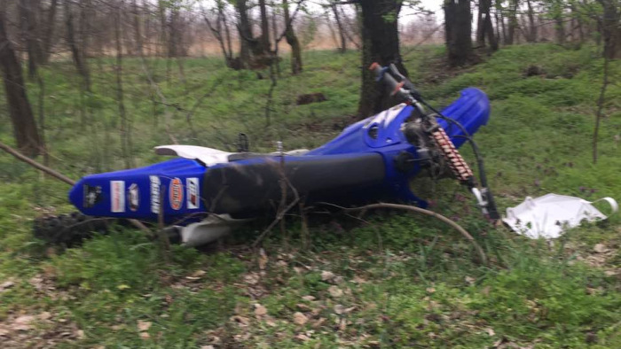 Halott motorost találtak az erdőben Vácrátót mellett