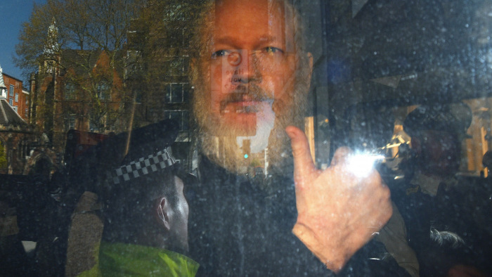 Börtönre ítélték a WikiLeaks alapítóját