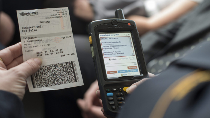 Áprilisban az alsósok jegy és bérlet nélkül utazhatnak a helyközi járatokon