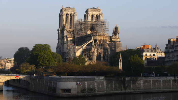 Durva vita a Notre-Dame felújításáról