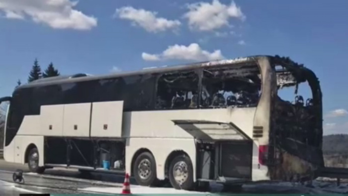 Hősként ünneplelték a kigyulladt magyar busz utasai a sofőrt