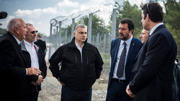 Orbán Viktor a déli határkerítésnél találkozott Matteo Salvinivel