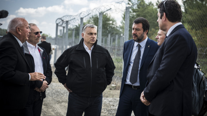 Orbán Viktor: egyetértünk Salvinivel, hogy Európa határait meg kell védeni a migránsinvázióval szemben