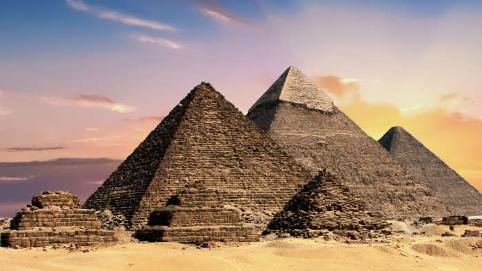 Műemlékvédelem vagy valami egészen más? - új külsőt kap az egyik gízai piramis - videó