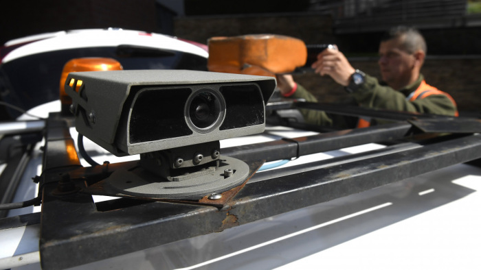 Gyanús autók kameráznak a magyar utak mentén - kiderült az igazság