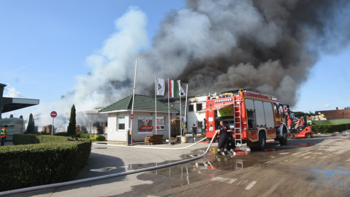 Hatalmas tűz van Jászladányban