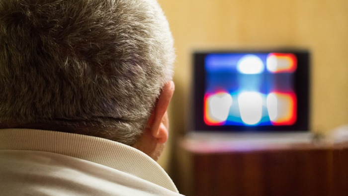 A demencia és az Alzheimer-kór kockázata is megnő azoknál, akik sokat tévéznek