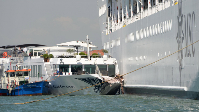 Óriáshajó balesete: hatalmas tüntetéssel tiltakoztak Velencében