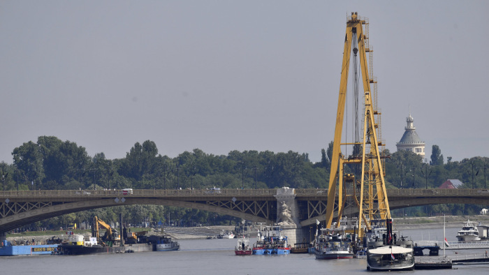 Légtérzár a Duna felett, készülnek a roncs kiemelésére