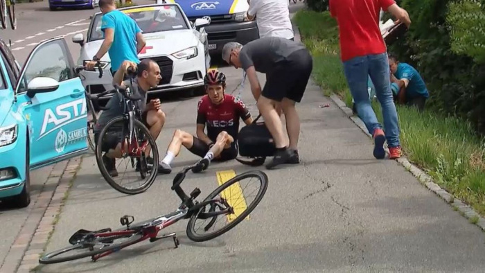 Újabb súlyos bukás, a Tour de France címvédője Svájcban balesetezett