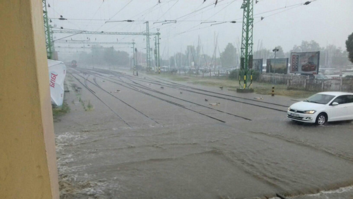 Dráma a Balatonnál: Fonyódot elárasztotta a hatalmas eső - fotók, videók