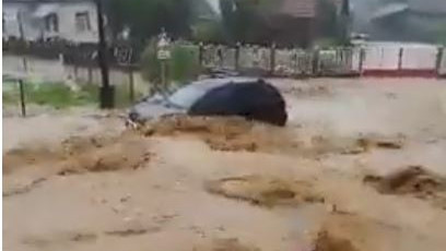 Az eső miatt hatalmas árvíz Hevesben: utakat kellett lezárni