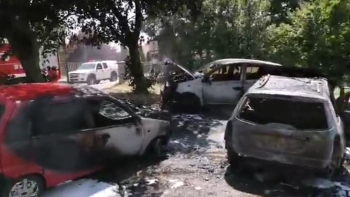 Négy autó lángolt egy szombathelyi parkolóban - videó
