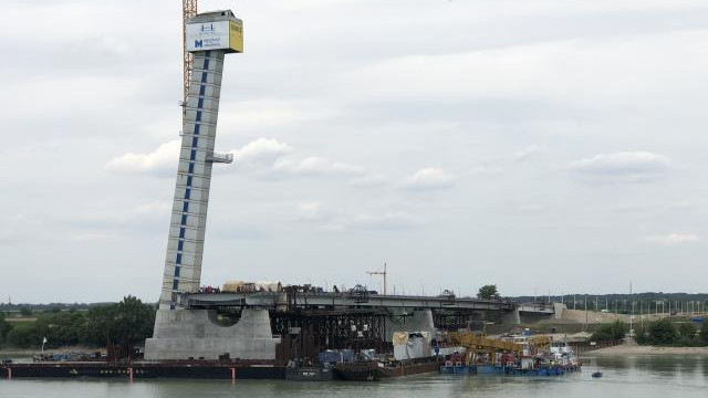 Nem várt akadályba ütközött a komáromi Duna-híd építése