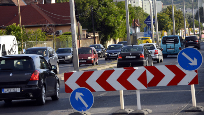 Két ok miatt tettek feljelentést a Szentendrei út felújítása ügyében