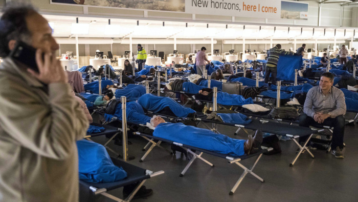 Harmincezer utas rekedt az amszterdami repülőtéren