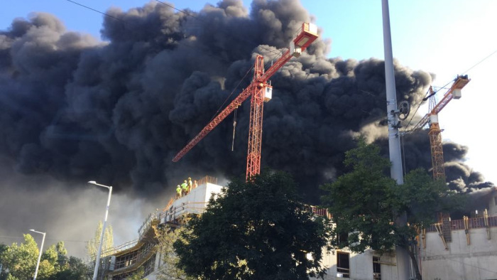Angyalföldi tűz - Ezer négyzetméteren pusztítottak a lángok