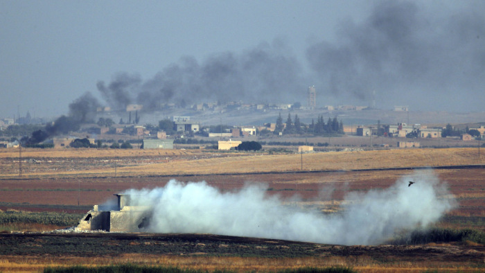 Kivonultak az egyik török határ mentén fekvő városból a szíriai kurd harcosok