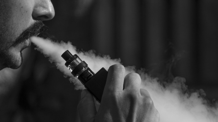 Szakértők szerint komoly veszélyeket rejt az e-cigaretta is