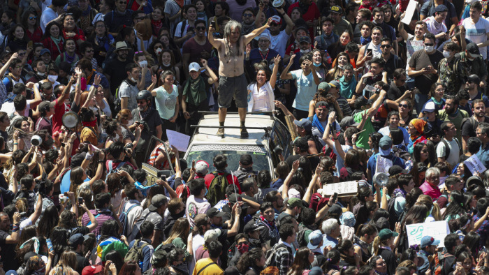 Felfoghatatlan embertömeg jelent meg a chilei tüntetésen - videó