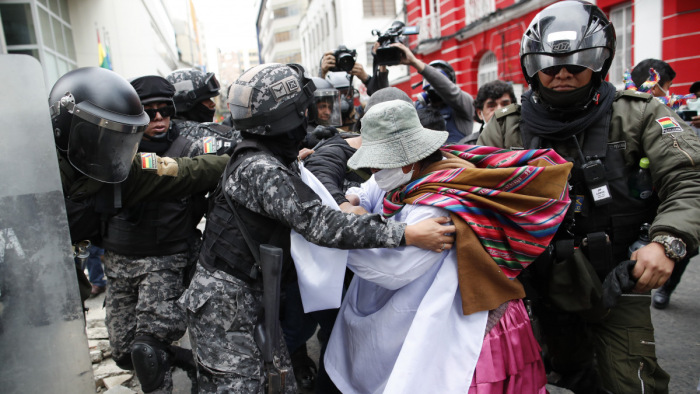 Bolívia megszakította a diplomáciai kapcsolatokat Venezuelával