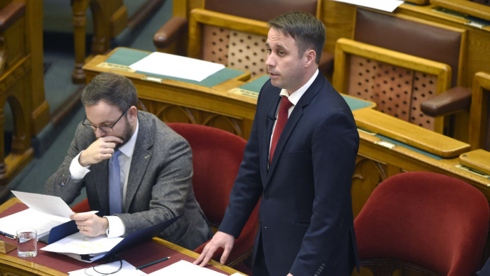 Dömötör Csaba: a kormány nem vesz részt a baloldal parlamenti színjátékában