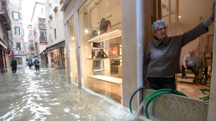 Újabb áradásra készülnek Velencében
