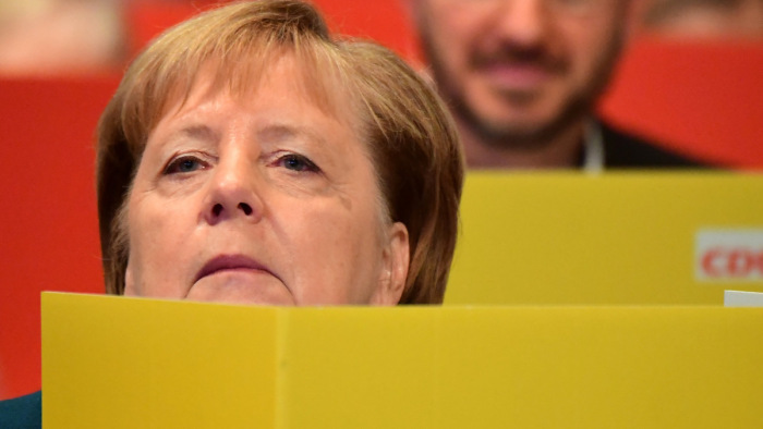 Merkel is megszólalt a CDU-elnök lemondása ügyében