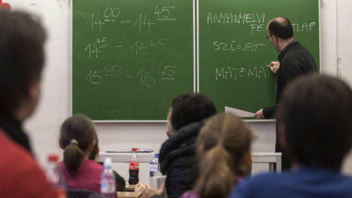 Így juthatnak félmillió forinthoz a magyar tanárok