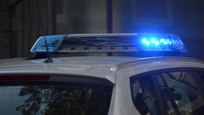 Rendőrök élesztettek újra egy balesetező motorost Kőbányán