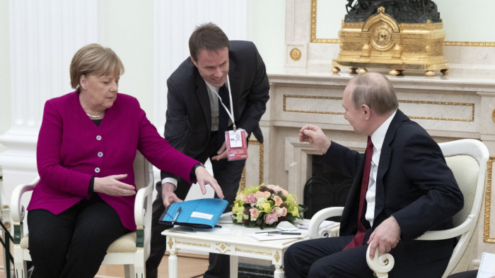 Putyin és Merkel fontos ügyekben értett egyet