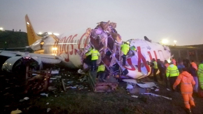 Nagyon durva repülőgép-baleset történt Isztambulban - videó