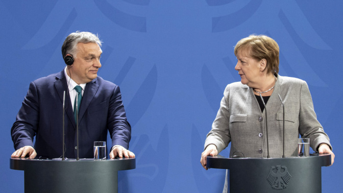 Orbán Viktor Angela Merkel távozására: harcostársak voltunk