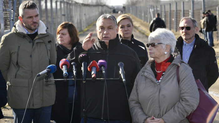Orbán Viktor: Európában tilos ezt mondani, de ez egy megszervezett migráció