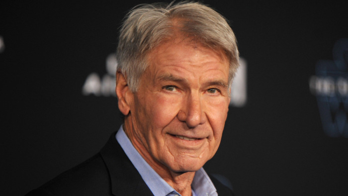Az épp arra járó Harrison Ford tette emlékezetessé a nyugdíjba vonuló tűzoltó búcsúját