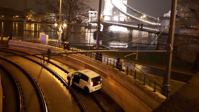 Újabb autós rémálom Budapesten - erről már videó is készült
