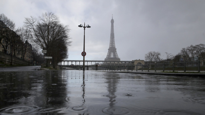 Bombariadó Párizsban, kiürítették az Eiffel-tornyot
