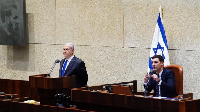 Benjámin Netanjahu ötödik kormánya felesküdött Izraelben